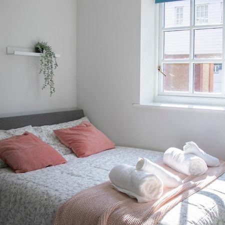 Lovely 3-Bedroom Apartment In 科尔切斯特 外观 照片