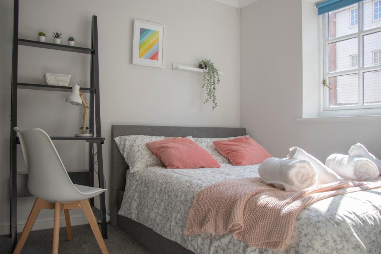 Lovely 3-Bedroom Apartment In 科尔切斯特 外观 照片