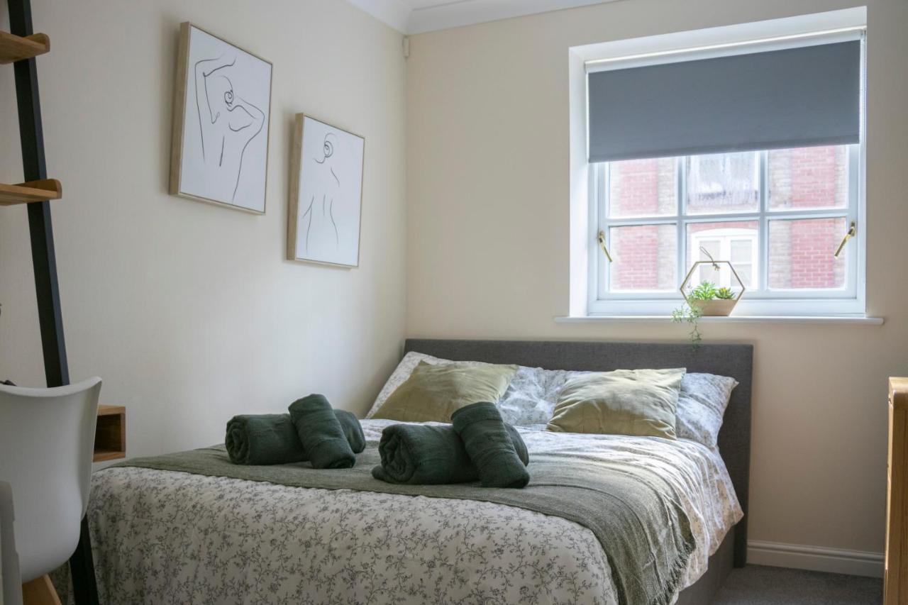 Lovely 3-Bedroom Apartment In 科尔切斯特 外观 照片