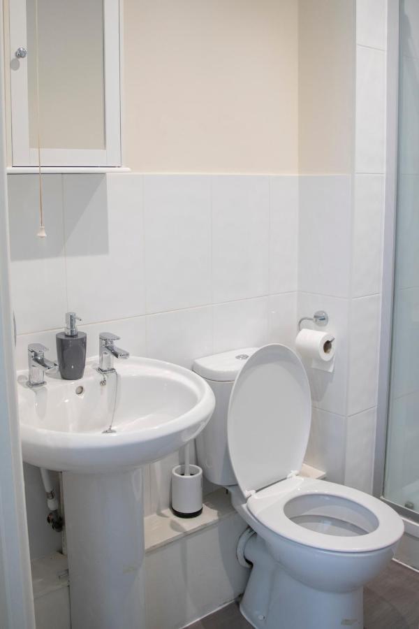 Lovely 3-Bedroom Apartment In 科尔切斯特 外观 照片